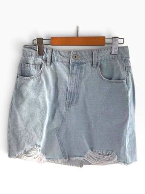 Nineteen 91 Light Wash Distressed Denim Mini Skirt Frayed Raw Hem Size 6